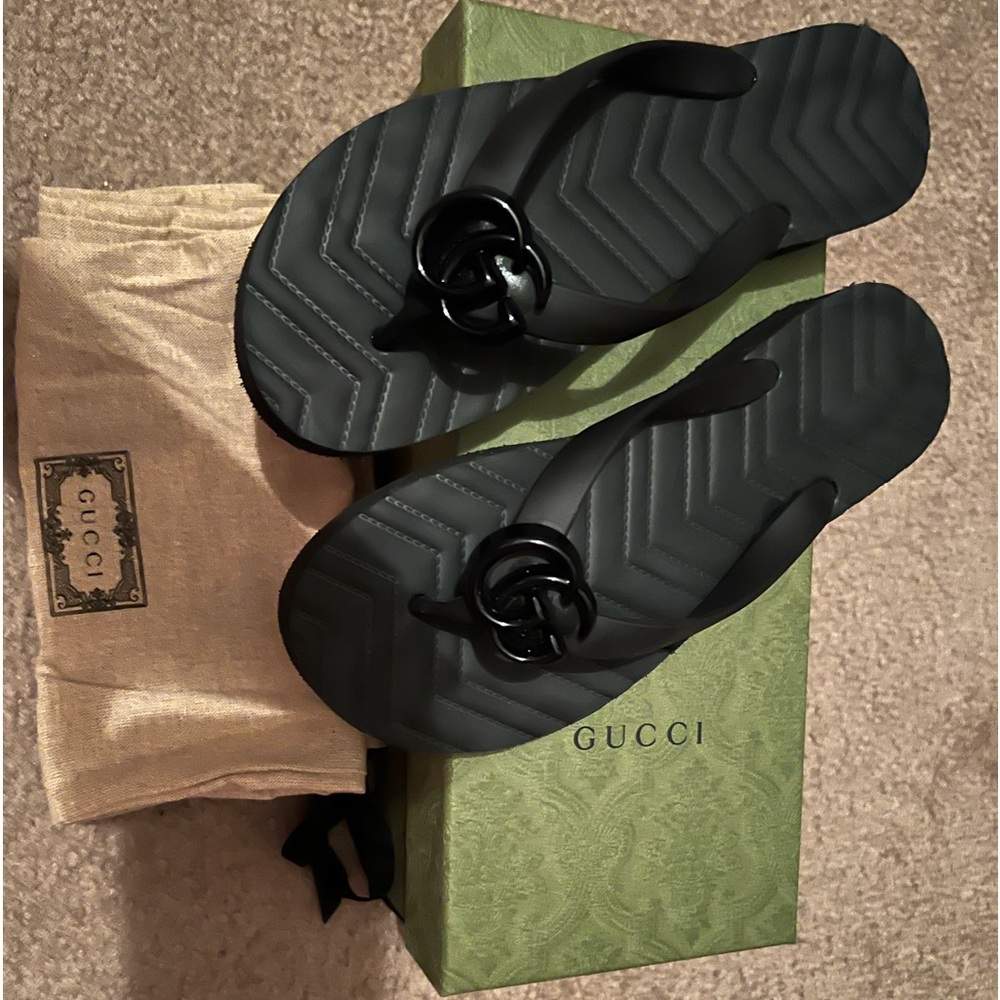 Gucci flip flops. Black size 36